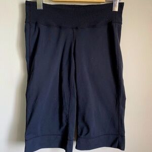 Lululemon Women's Black Capri Yoga Pant Leggings Size 4